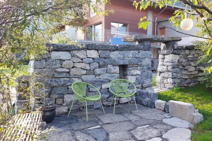 Wertvolle Trockensteinmauer. Lehrlingsprojekt